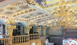 新疆人住宫殿娱乐吃瓜,一场别开生面的生活画卷