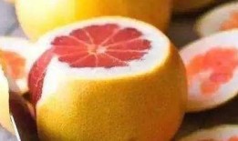 娱乐吃瓜酱剥柚子